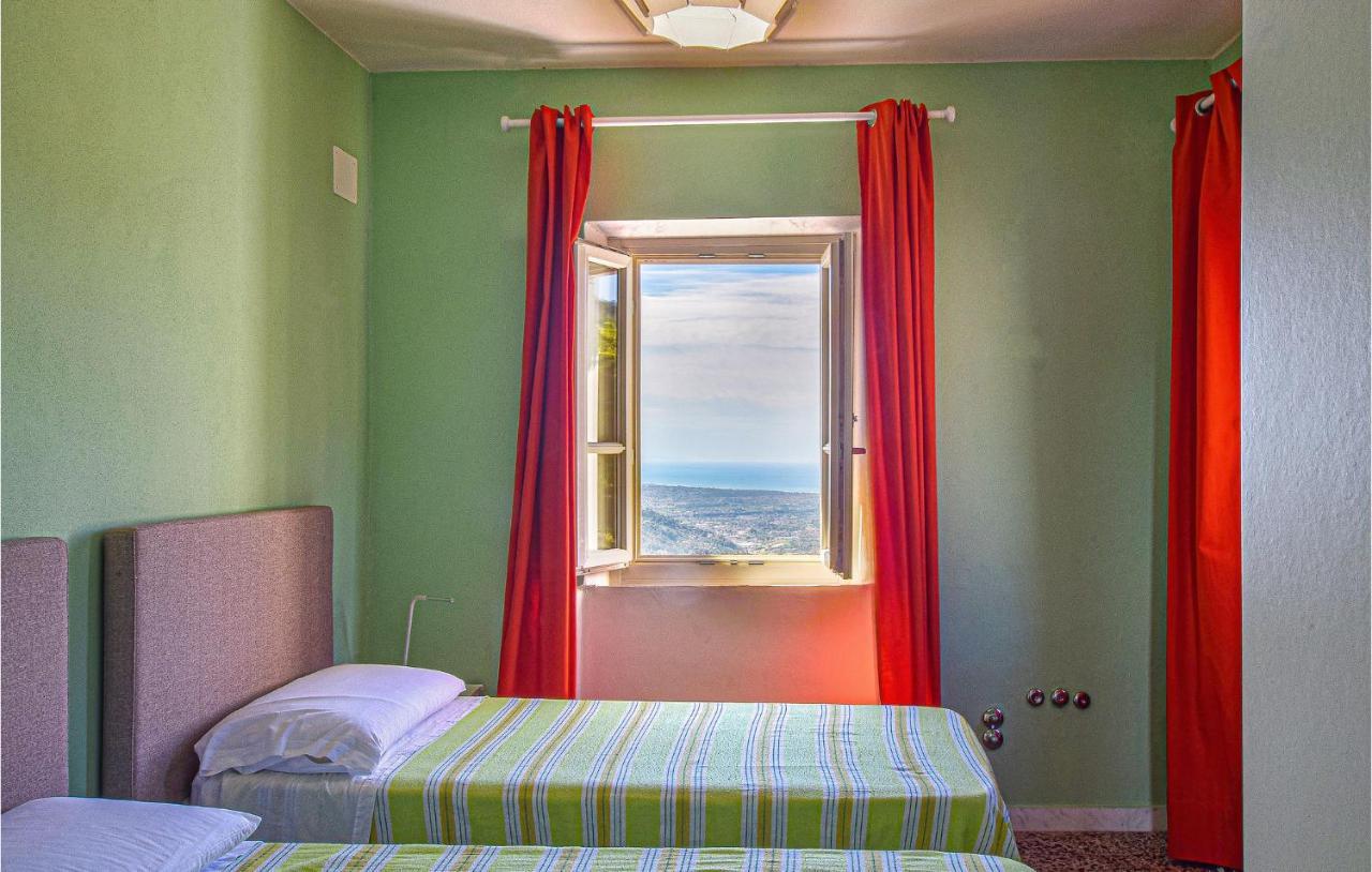 5 Bedroom Amazing Home In Fabbiano Fabbiano  Εξωτερικό φωτογραφία