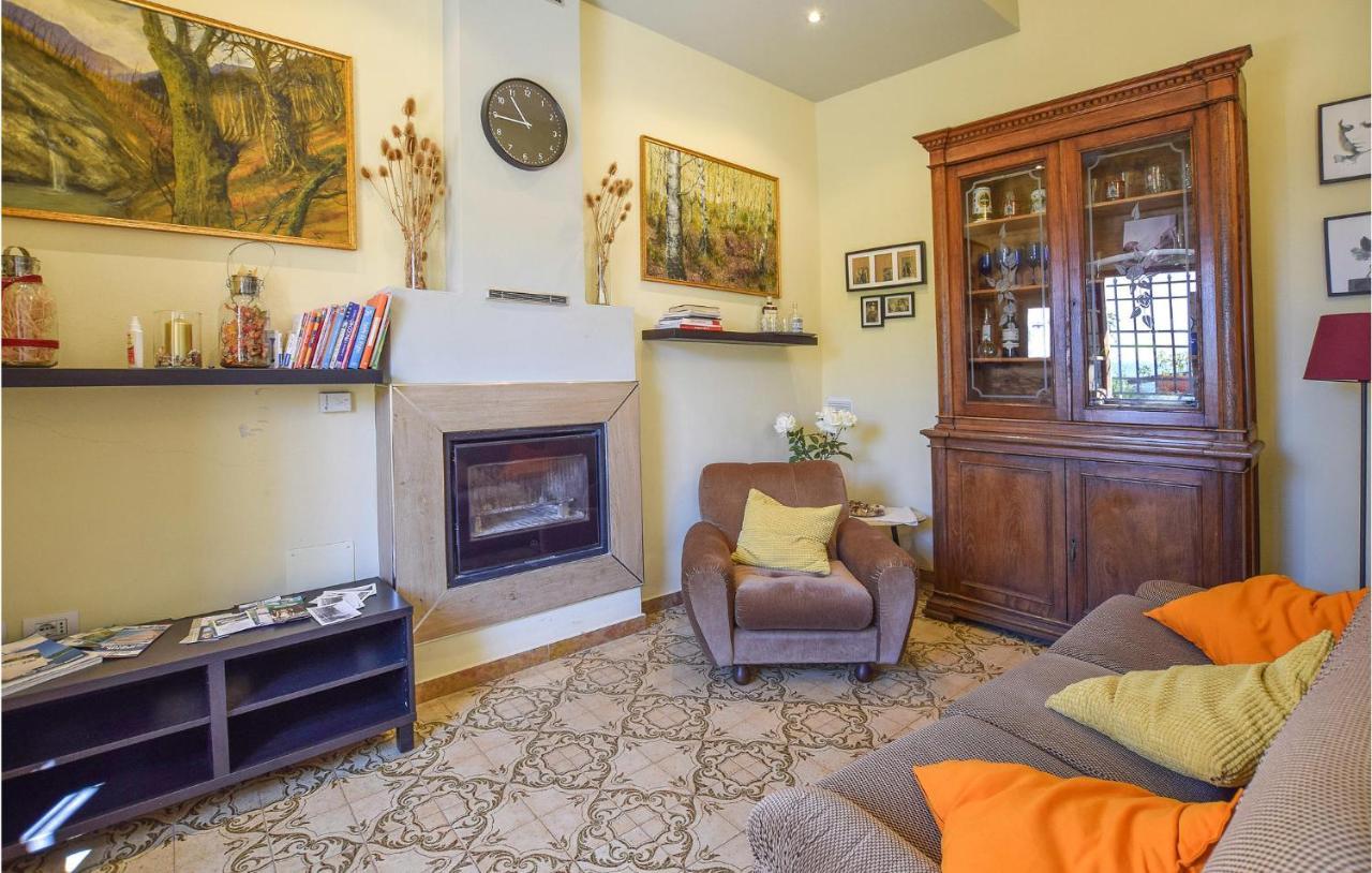 5 Bedroom Amazing Home In Fabbiano Fabbiano  Εξωτερικό φωτογραφία