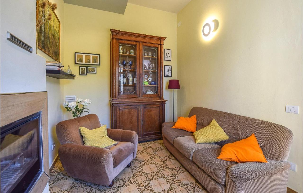 5 Bedroom Amazing Home In Fabbiano Fabbiano  Εξωτερικό φωτογραφία